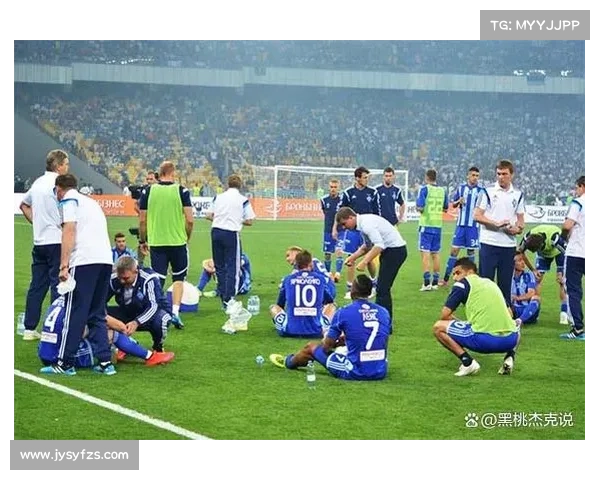 位置类型中场球员的五大关键特点解析及战术作用深度剖析